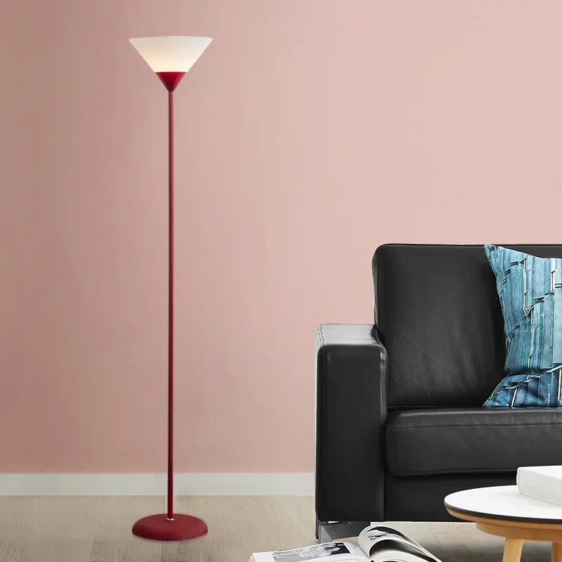 lampadaire fin rouge 